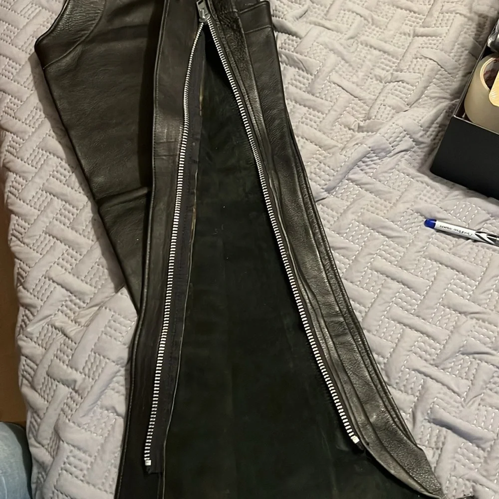 R2) Leather Chaps - Picture 8 of 10